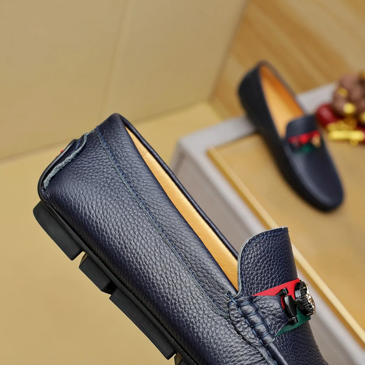 Men's shoes 💰360💰💰GUCCI Gucci official website synchronizes the latest model 🛃The upper is made of imported cowhide, 🐷leather lining, rubber outsole, 🎩🎩top-notch handcrafted workmanship with fine stitches and threads🔍definitely satisfy those perfectionist men who pursue high luxury quality 👏 Colors available! Code number 38-45 Large quantity in stock